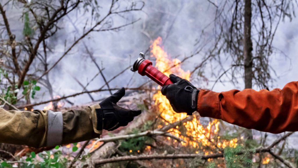 Fire Rangers passing the nozel